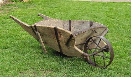 Wooden wheelbarrow in Moby Dick Chapter 13: Wheelbarrow (summary).